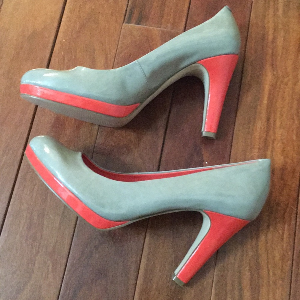 Bandolino two tone heels - Picture 3 of 5